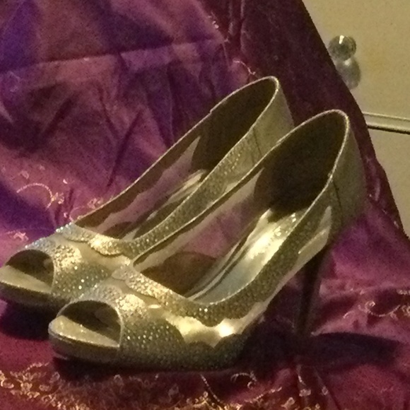 Hot Tomato silver sparkle open toe heels 7M - Picture 1 of 4